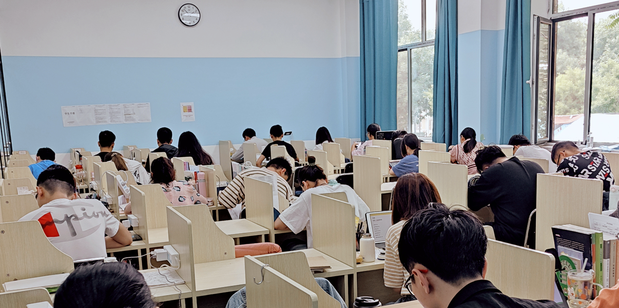 长春考研寄宿学校-学习氛围